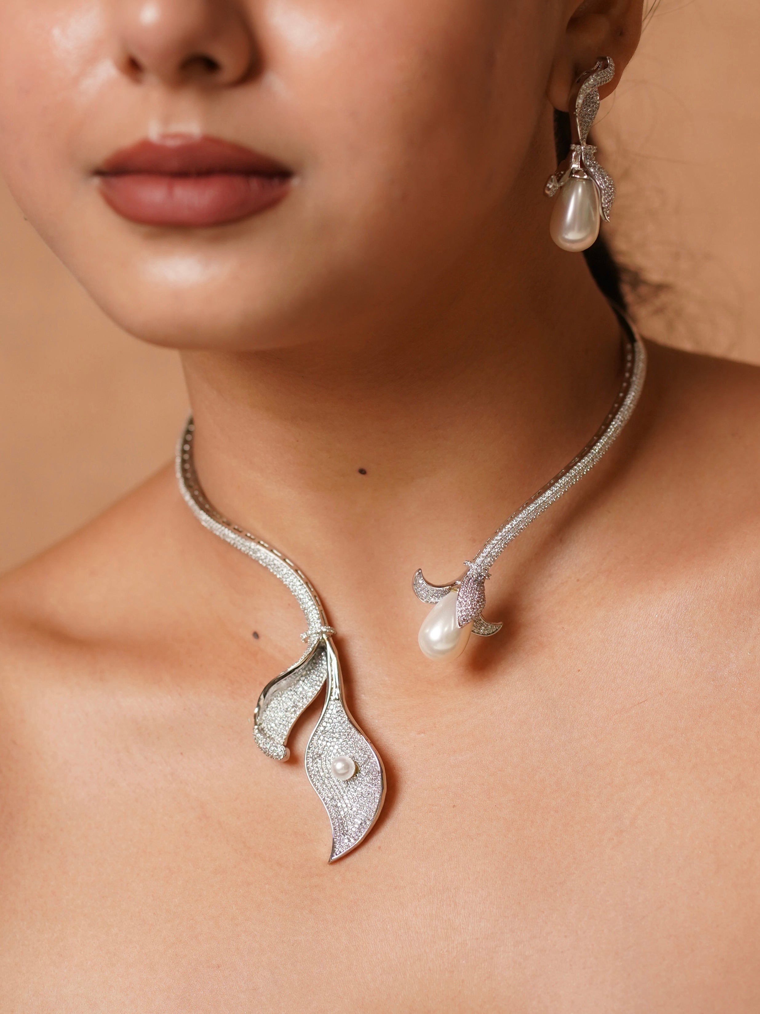 Diamond and pearl necklace with leaf motifs and pearl drop centerpiece